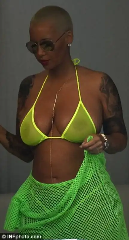 bikini trasparente di amber rose