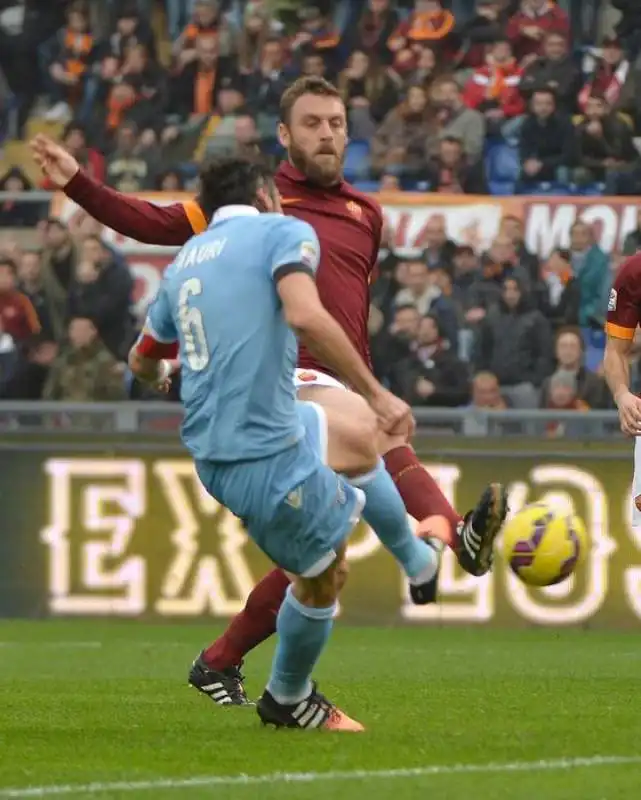 derby roma lazio   mauri e de rossi 15