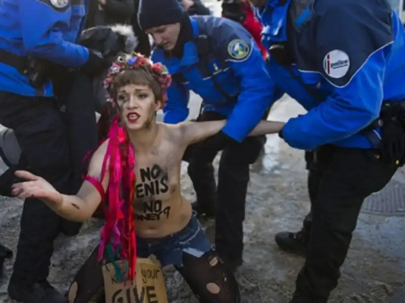 FEMEN A DAVOS