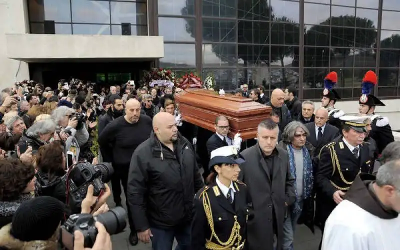 funerali di pino daniele al divino amore  9