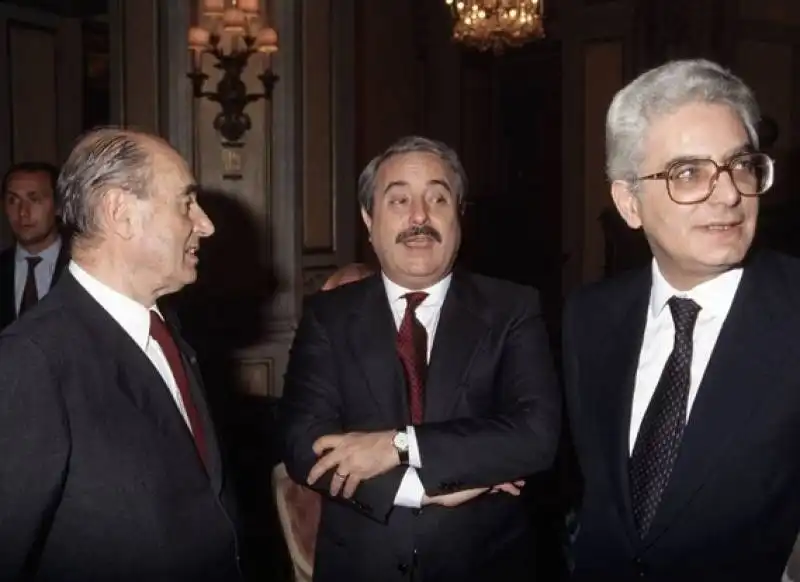 giovanni falcone e sergio mattarella 