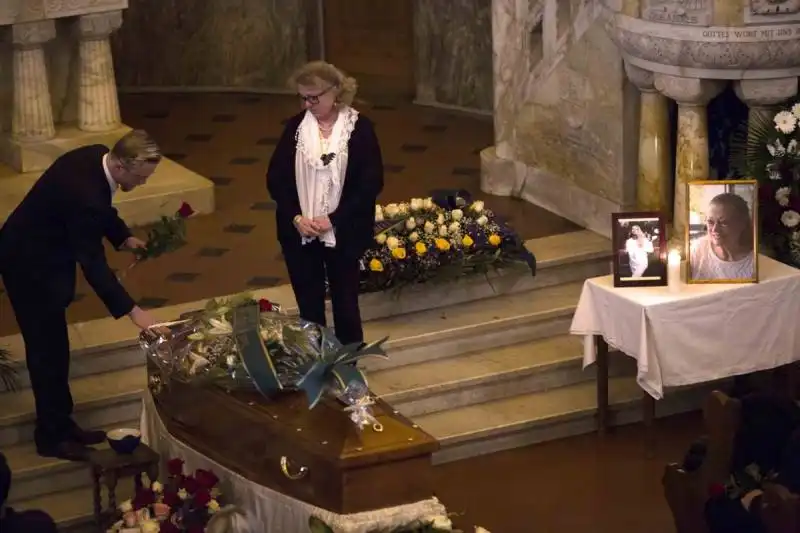 il funerale di anita ekberg  18