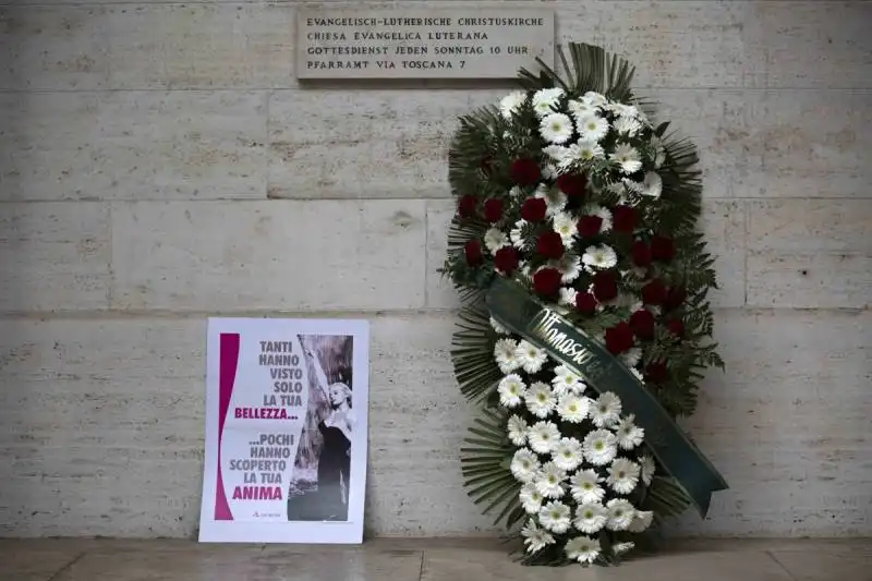 il funerale di anita ekberg  27