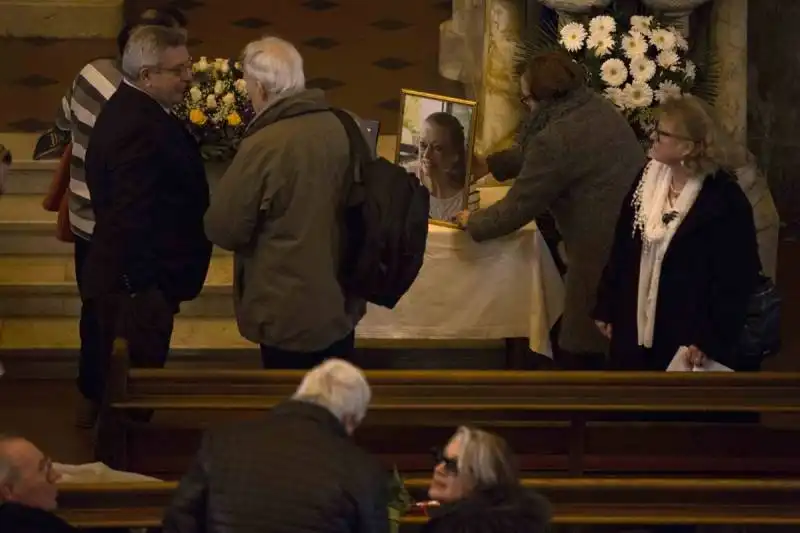 il funerale di anita ekberg  5