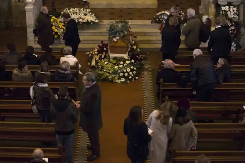 il funerale di anita ekberg  8