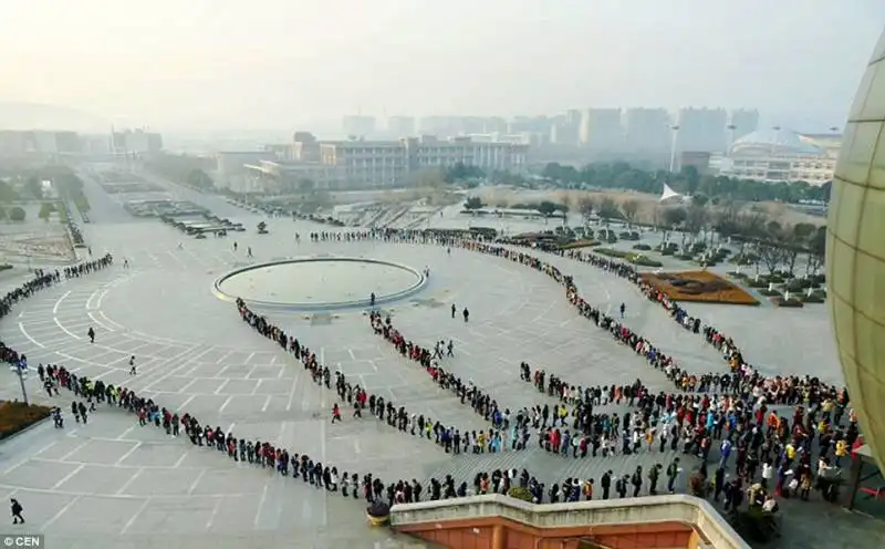 ingresso all'universita' di nachino 24af995800000578 0 j queues chinese students standing in huge lines despite minus t a 72 1421243244911