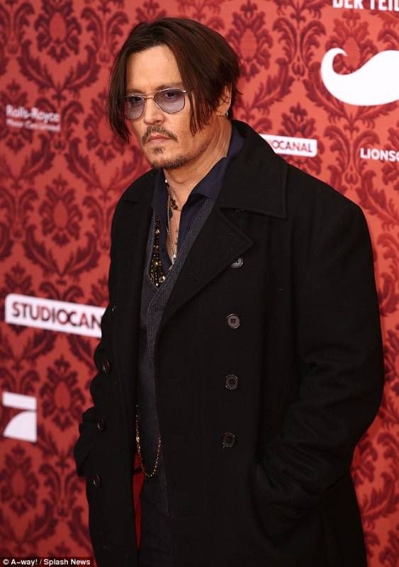 johnny depp presenta mordecai a berlino