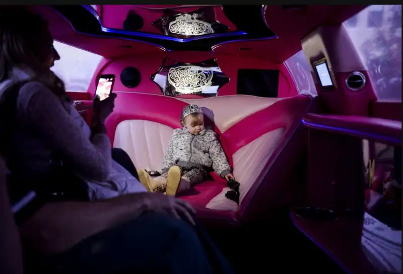 limousine rosa per piccole clienti