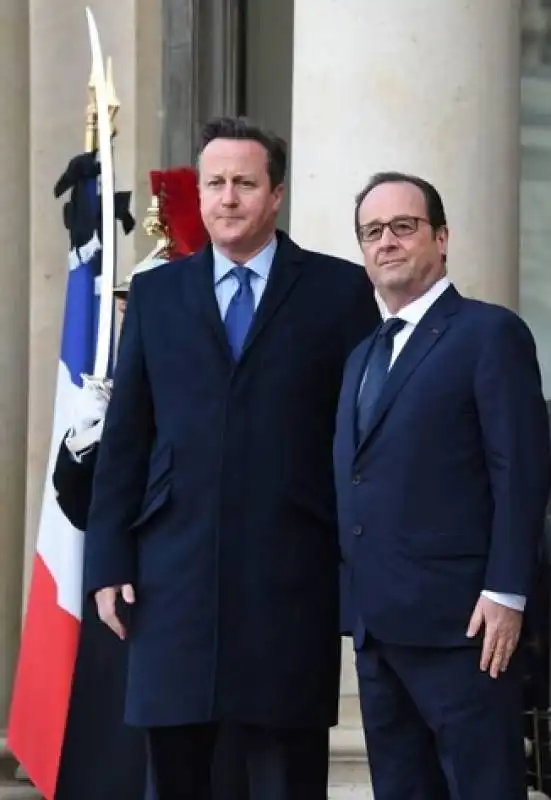 manifestazione a parigi   cameron e hollande