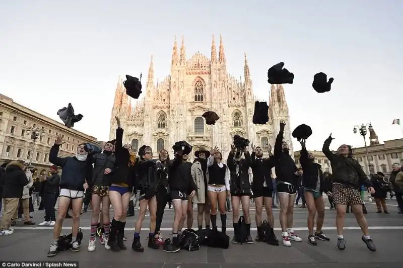 no pants day sotto al duomo