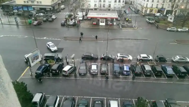 OPERAZIONE DI POLIZIA A PARIGI PORTE DE VINCENNES