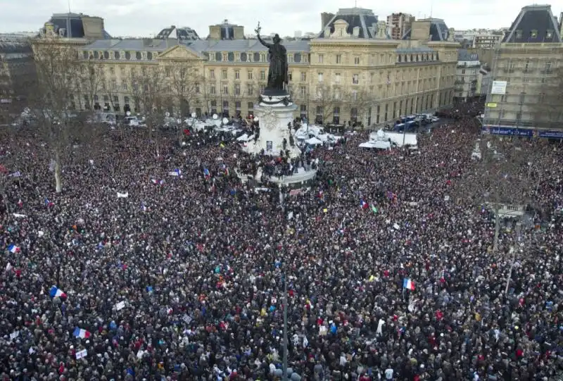 parigi   manifestazione per charlie hebdo e la liberta' di espressione  33