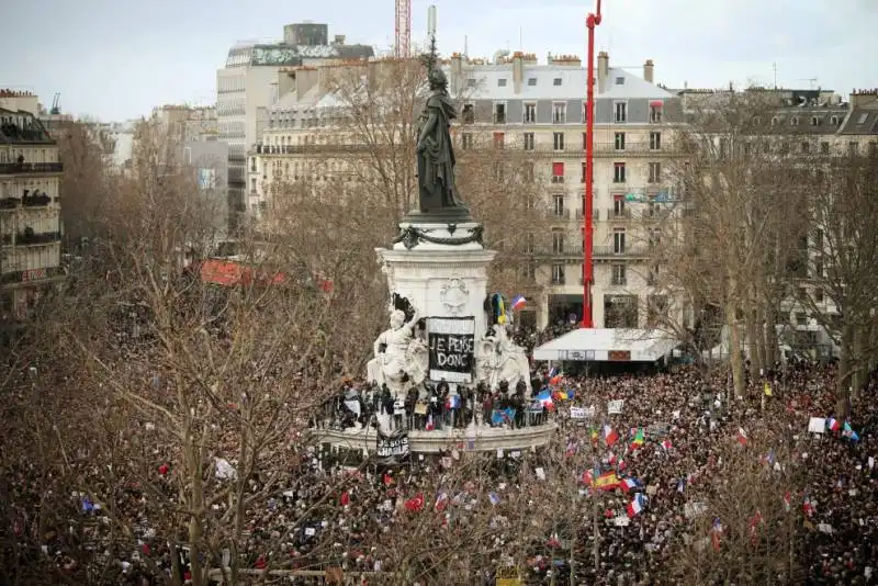 parigi   manifestazione per charlie hebdo e la liberta' di espressione  37