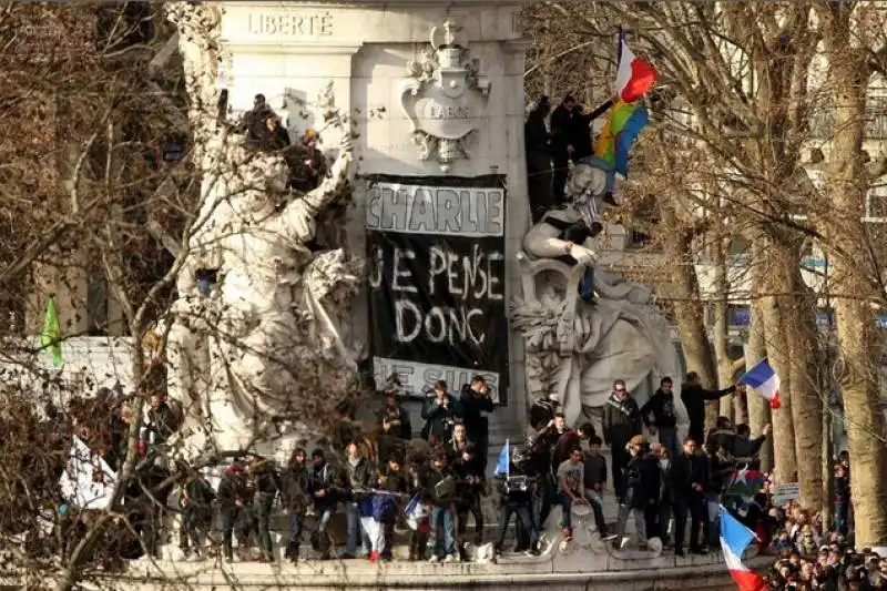 parigi   manifestazione per charlie hebdo e la liberta' di espressione  40