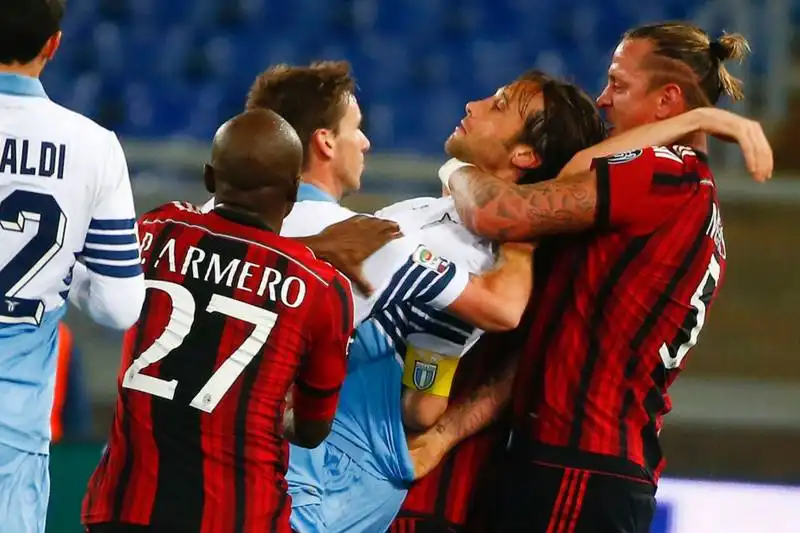 Philippe Mexes strozza Mauri