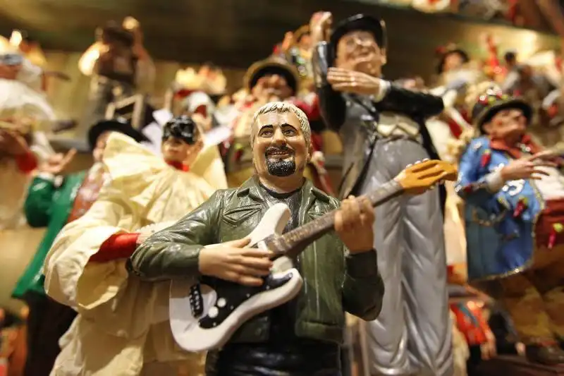 pino daniele statuina nel presepe