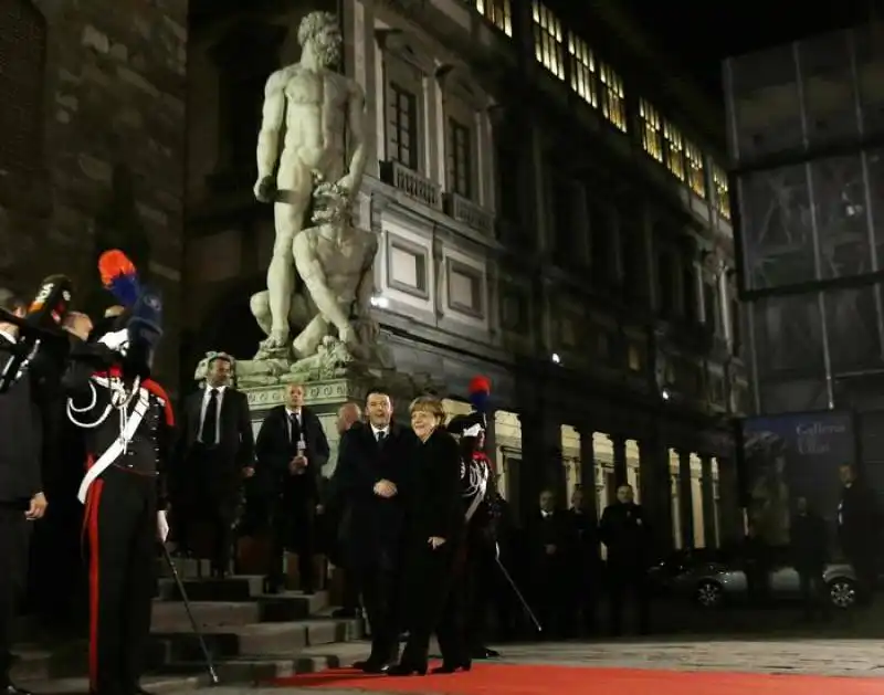 Renzi riceve Merkel a Palazzo vecchio 