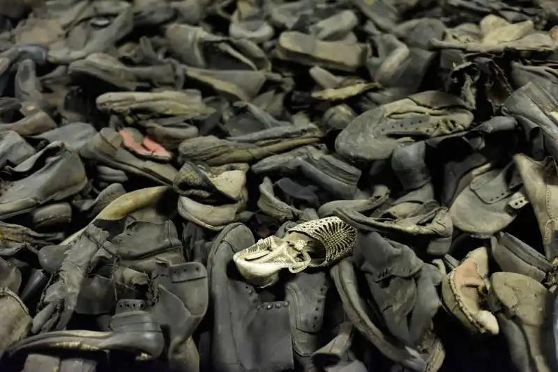 scarpe dei prigionieri di auschwitz