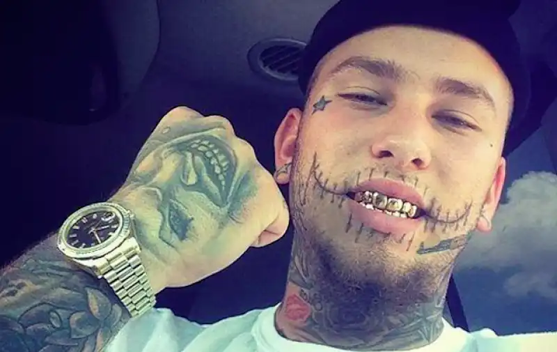 stitches il rapper che regala coca ai concerti