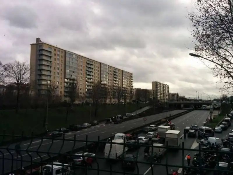 strade bloccate e evacuate porte de vincennes