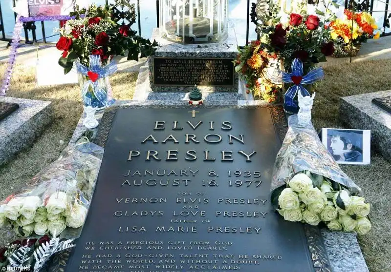 tomba di elvis a graceland