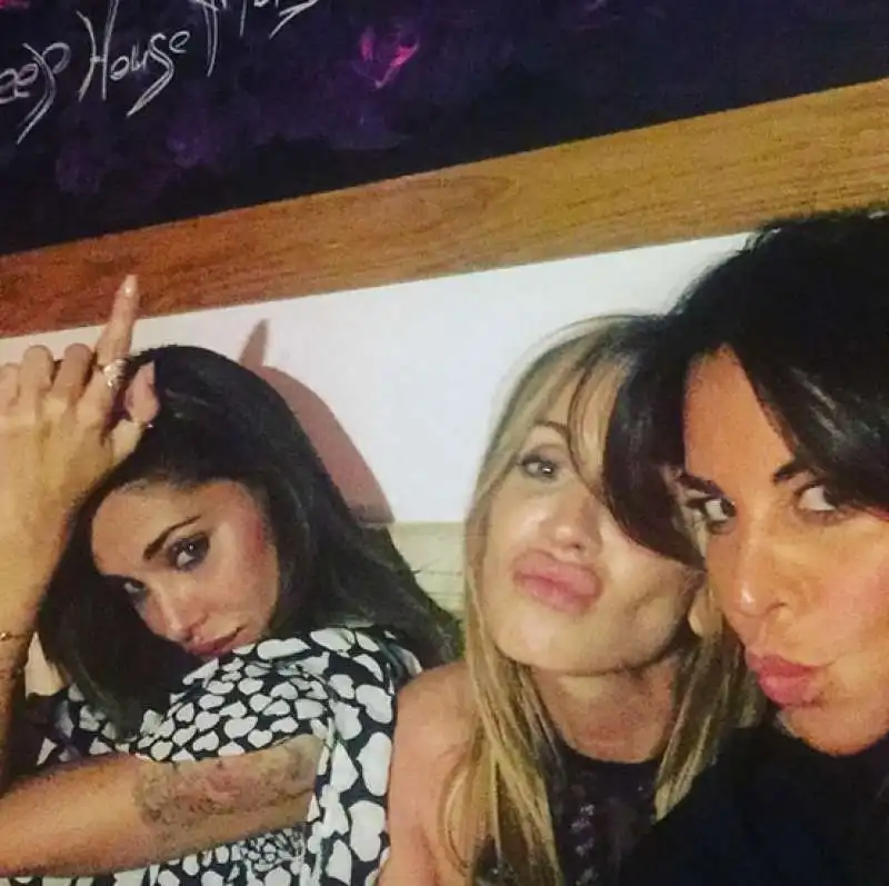 belen rodriguez al compleanno di antonia achille 