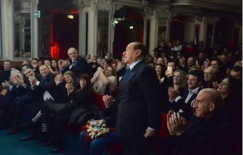 berlusconi al bagaglino con pingitore  4