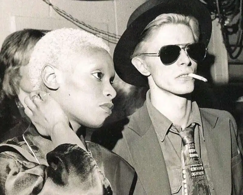 bowie con ava cherry