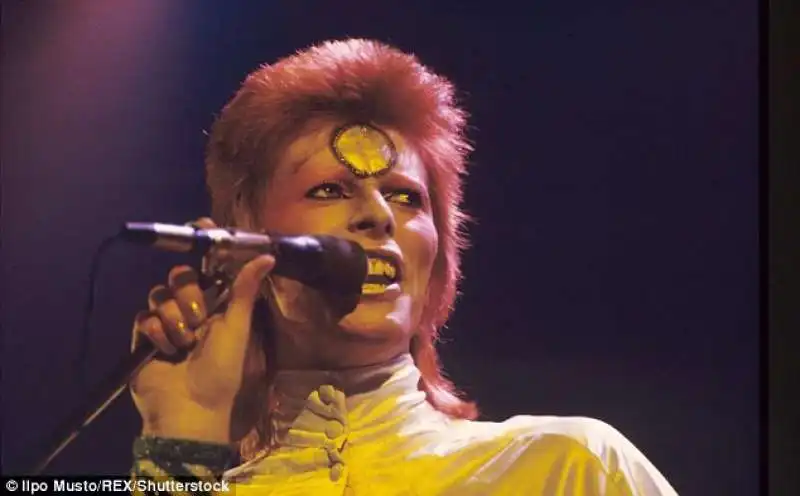 bowie cremato senza funerale