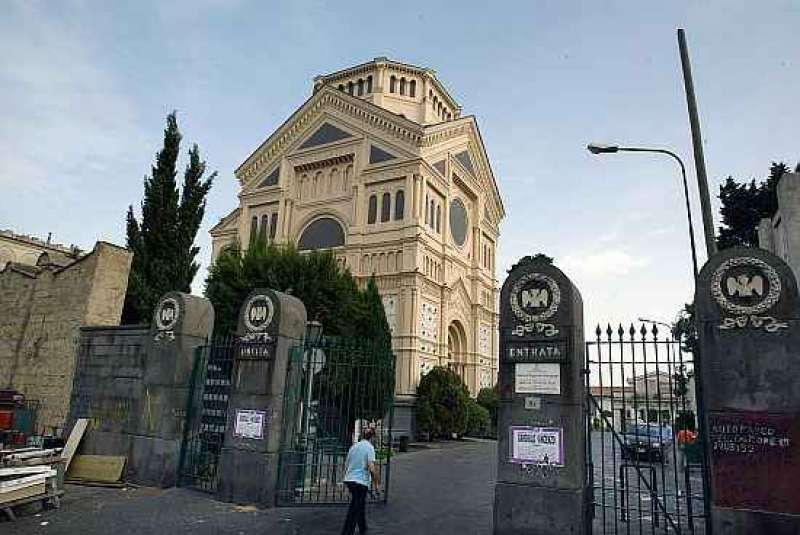 CIMITERO POGGIOREALE NAPOLI