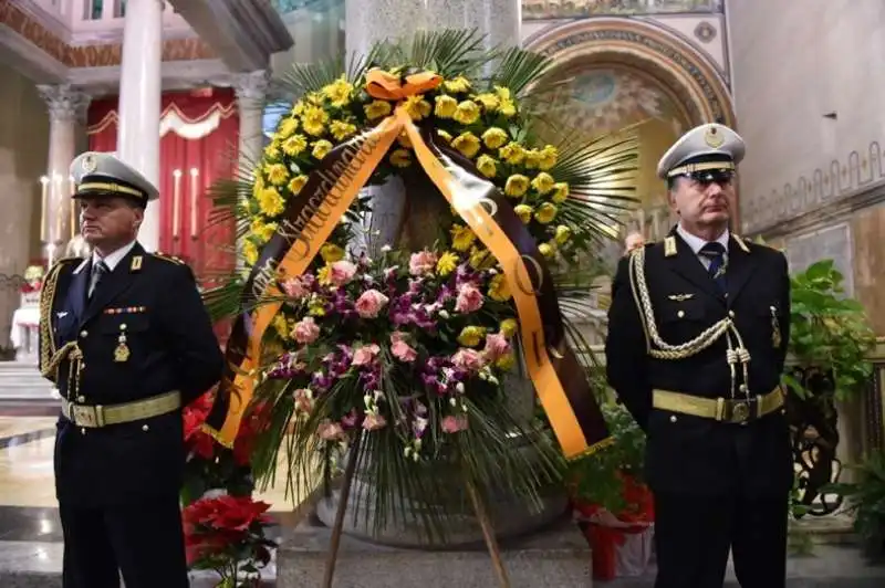 corona di fiori del commissario straordinario di roma