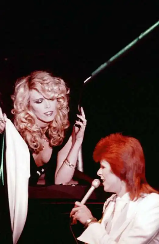 DAVID BOWIE E AMANDA LEAR