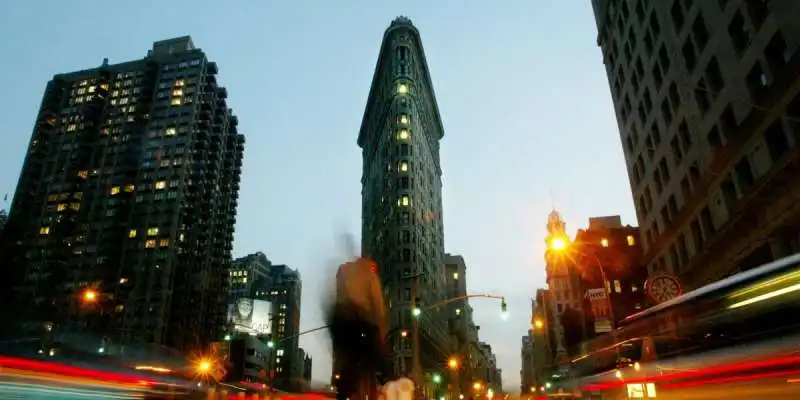 flatiron building in new york