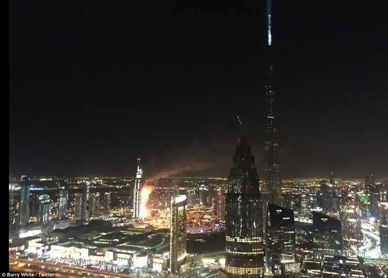 incendio in un hotel a Dubai