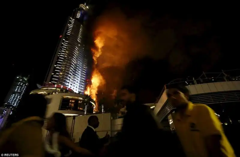 incendio in un hotel a Dubai