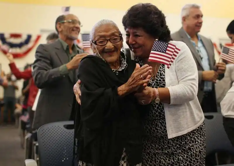 juana hernandez 101 anni diventa cittadina americana