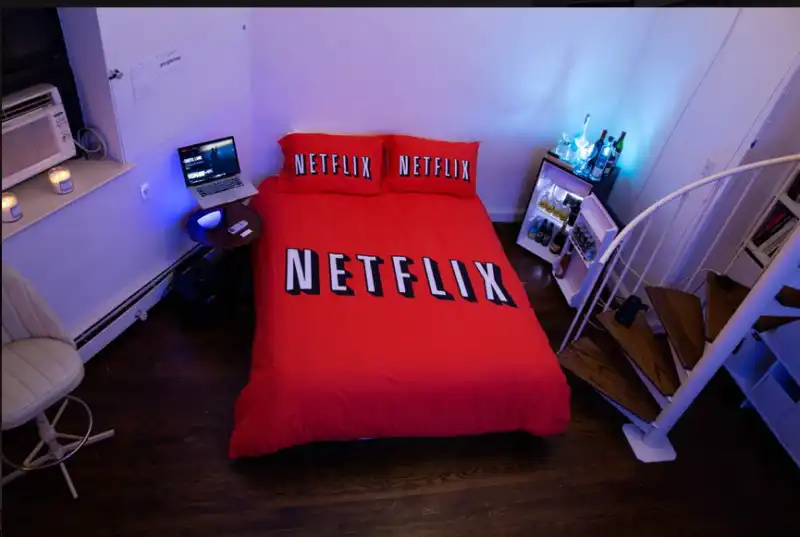 netflix room con minibar