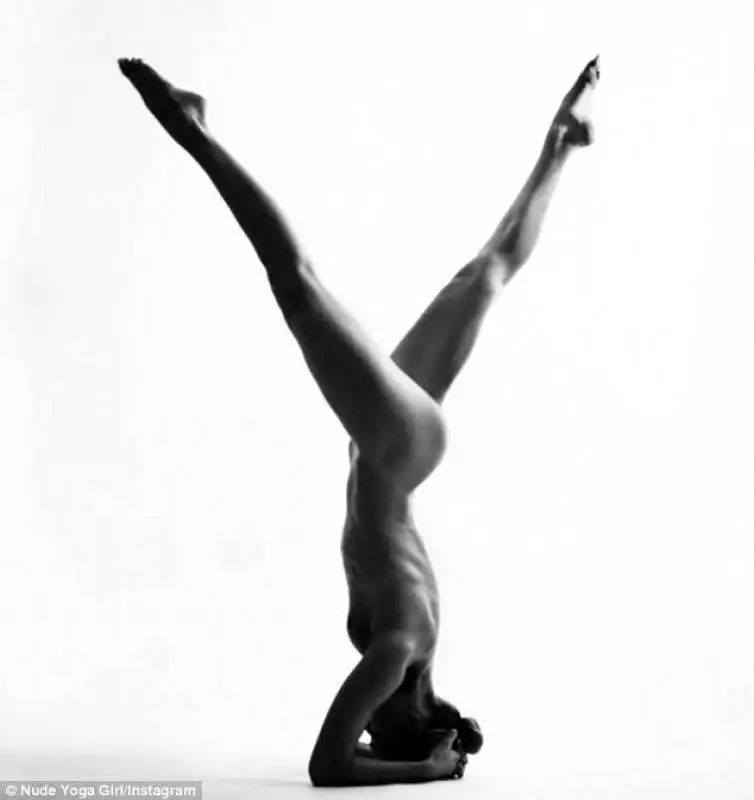 nude yoga girl su instagram