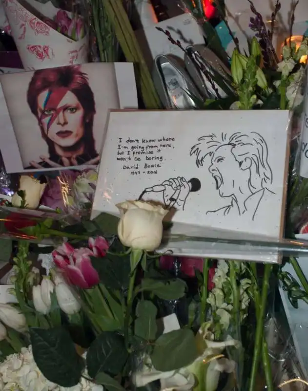 omaggi per bowie alla grande mela