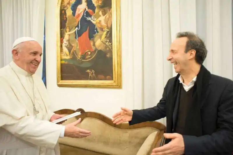 papa bergoglio e roberto benigni   