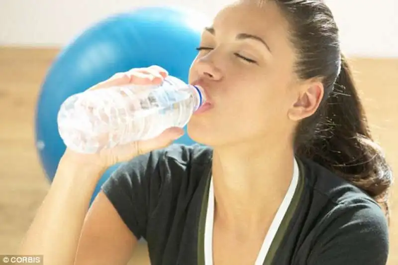 per evitare di sudare non bere troppa acqua