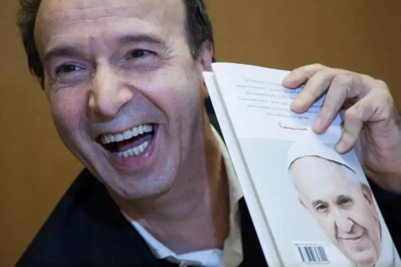 roberto benigni alla presentazione del libro su papa bergoglio   