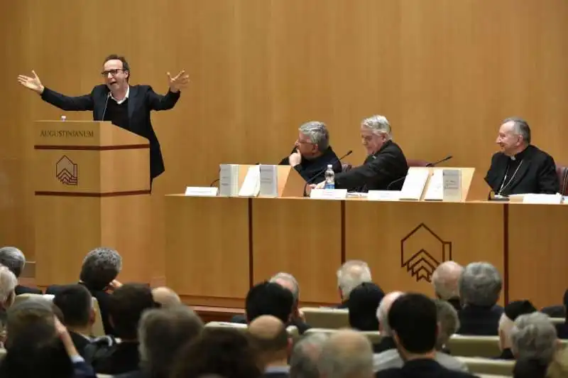 roberto benigni alla presentazione del libro su papa bergoglio 