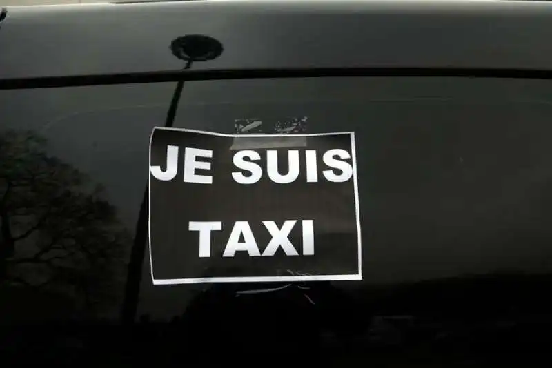 taxi contro uber manifestazioni e scioperi a parigi  6