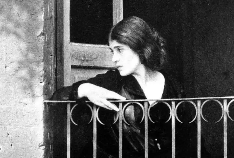 TINA MODOTTI