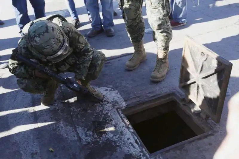 uscita del tunnel di guzman in strada