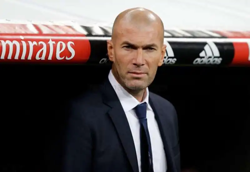 zidane sulla panchina del real