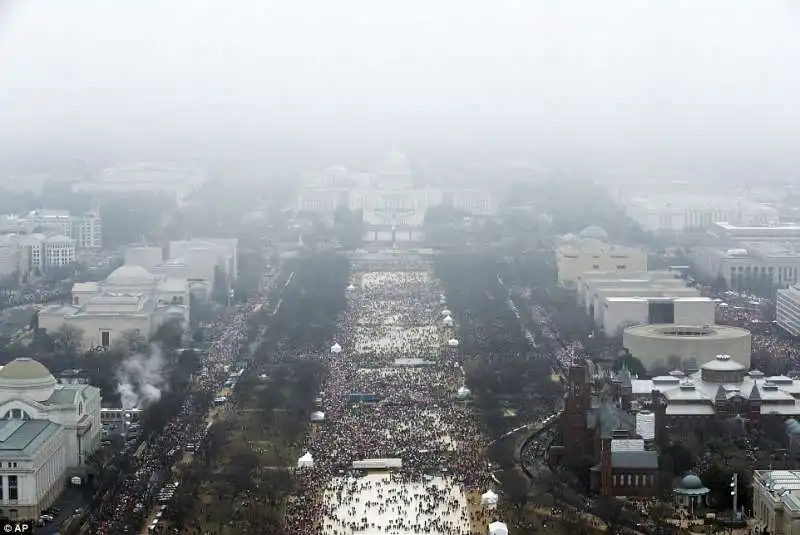 ALLA MARCIA DELLE DONNE CONTRO TRUMP