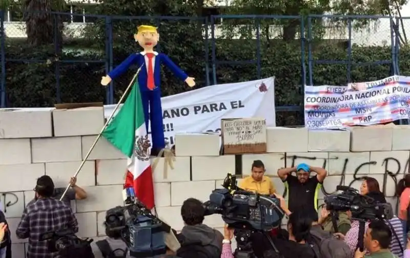 donald trump muro con il messico  3