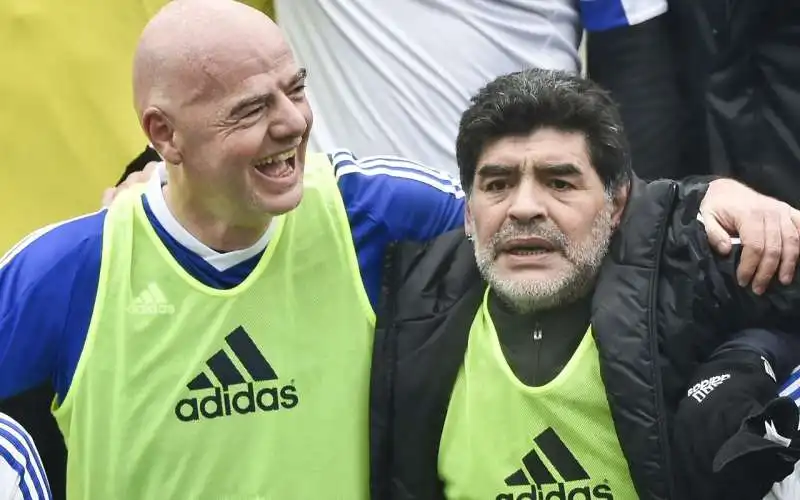 GIANNI INFANTINO E MARADONA